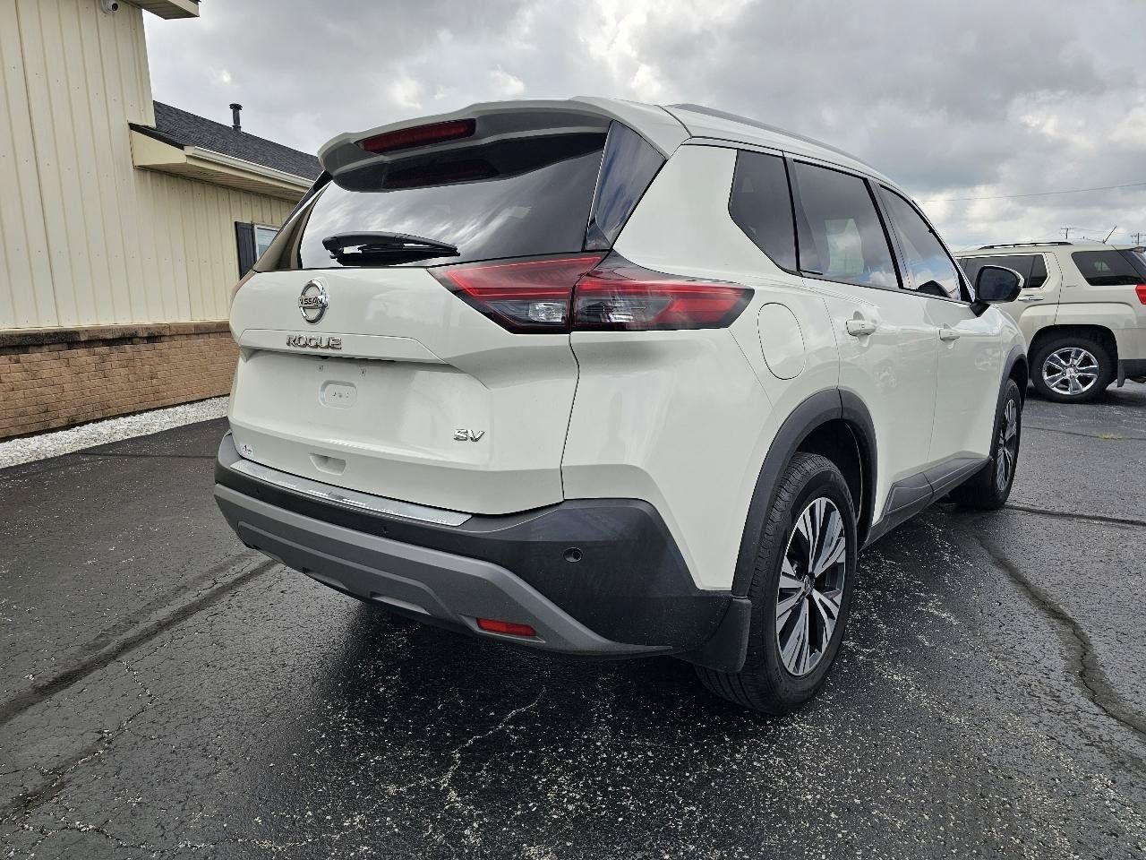 Used 2021 Nissan Rogue SV w/ Premium Package FWD image 26