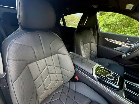 Used 2025 BMW 760i xDrive w/ Executive Package image 48