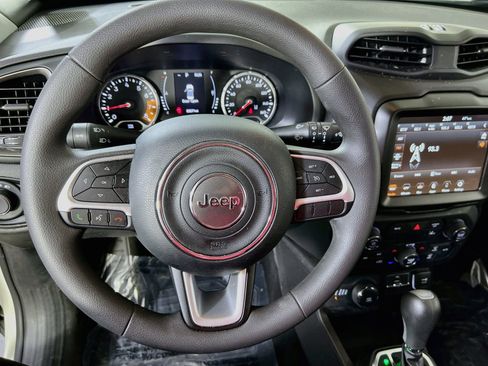 Used 2023 Jeep Renegade Latitude AWD/4WD image 11