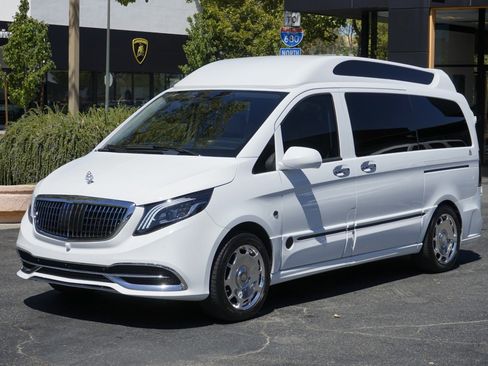 Used 2018 Mercedes-Benz Metris Passenger image 2