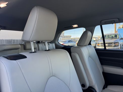 Used 2025 Toyota Grand Highlander XLE image 19