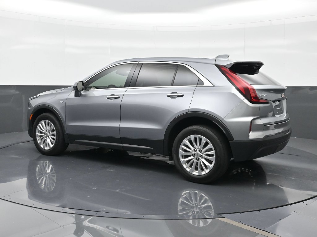 Used 2024 Cadillac XT4 Luxury FWD image 2