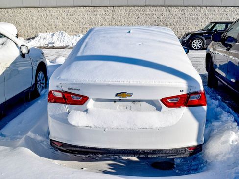 Used 2016 Chevrolet Malibu LT image 16