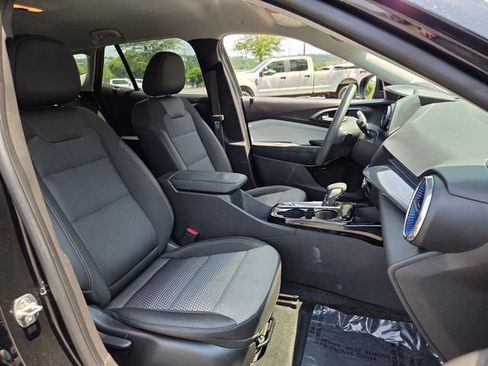 Used 2024 Chevrolet Trax LT FWD image 16