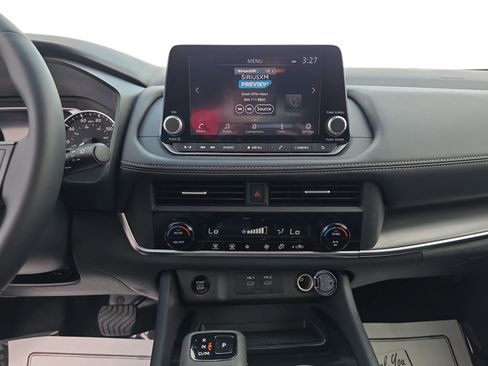Used 2025 Nissan Rogue SV FWD image 17