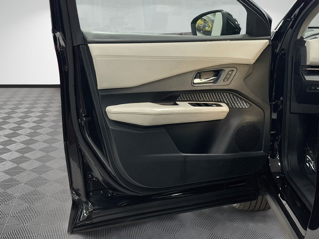 Used 2023 Nissan Ariya FWD image 21
