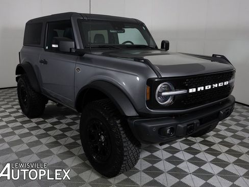 Used 2023 Ford Bronco Wildtrak image 3