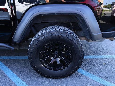 Used 2020 Jeep Gladiator Sport w/ Quick Order Package 23S AWD/4WD image 4