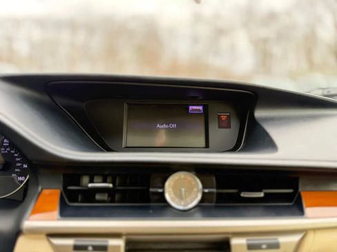 Used 2013 Lexus ES 300h w/ Premium Pkg image 21