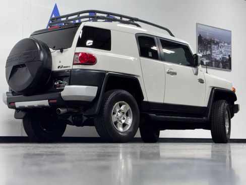 Used 2010 Toyota FJ Cruiser Sport Utility 2D image 4