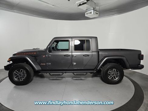 Used 2025 Jeep Gladiator Mojave AWD/4WD image 3
