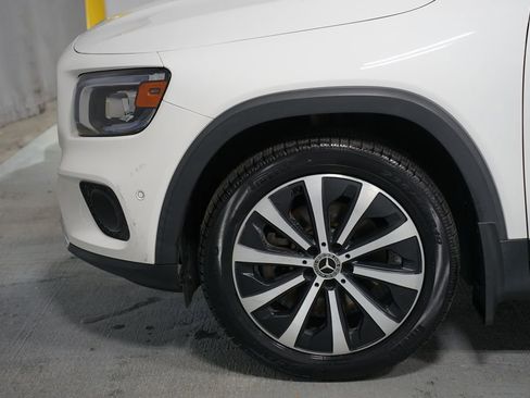 Used 2020 Mercedes-Benz GLB 250 w/ Premium Package image 5