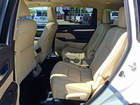 Used 2015 Toyota Highlander XLE FWD image 8