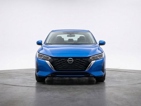 Used 2025 Nissan Sentra SV FWD image 2