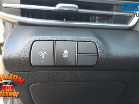 Used 2025 Hyundai Elantra SEL FWD image 14
