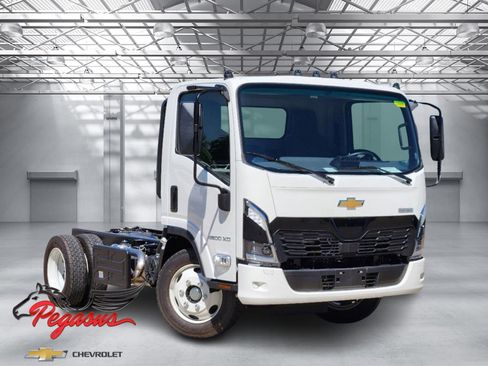 New 2025 Chevrolet Low Cab Forward 4500 XD image 1
