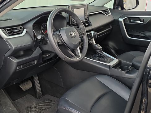 Used 2021 Toyota RAV4 XLE Premium image 13