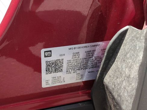 Used 2025 Chevrolet Trax LT w/ LT Convenience Package FWD image 35