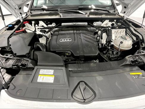 Used 2022 Audi Q5 2.0T Premium w/ Convenience Package image 12
