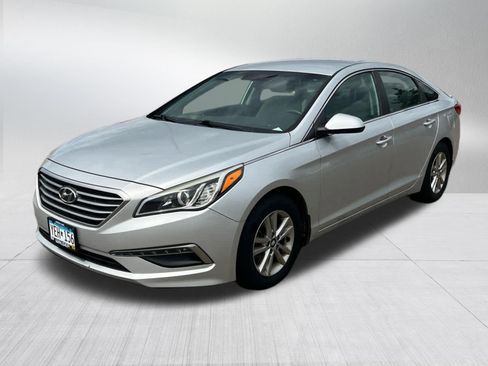 Used 2015 Hyundai Sonata SE w/ Option Group 09 FWD image 3