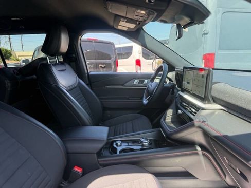 Used 2025 Ford Explorer ST-Line w/ ST-Line Street Pack AWD/4WD image 9