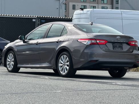 Used 2019 Toyota Camry LE image 3