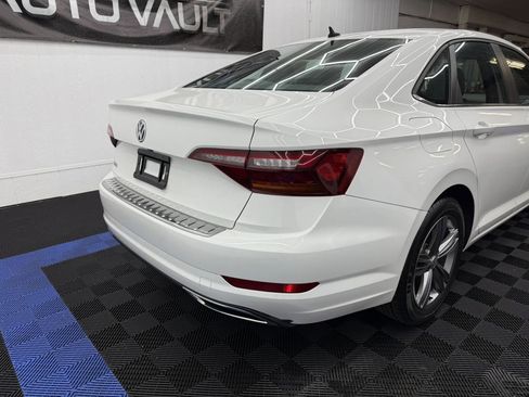 Used 2019 Volkswagen Jetta R-Line w/ R-Line Cold Weather Package image 3