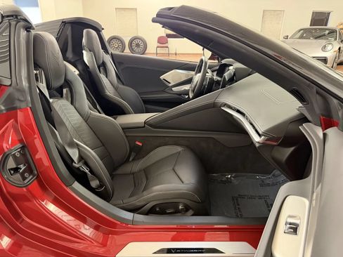 Used 2022 Chevrolet Corvette Stingray Preferred Conv w/ Z51 Performance Package RWD image 37