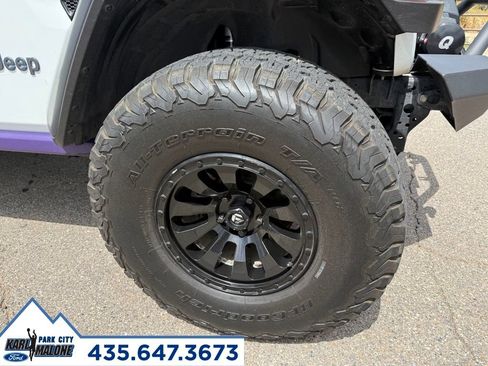 Used 2023 Jeep Wrangler Unlimited Rubicon 4xe w/ Cold Weather Group AWD/4WD image 9
