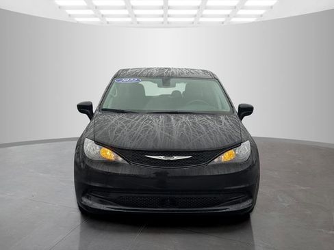 Used 2022 Chrysler Voyager LX image 2