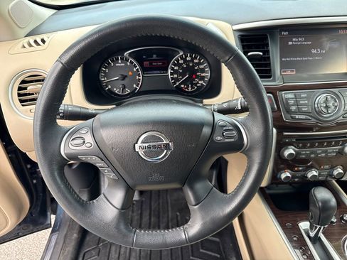 Used 2016 Nissan Pathfinder Platinum image 16