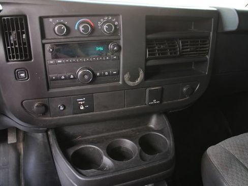 Used 2017 GMC Savana 2500 RWD image 11