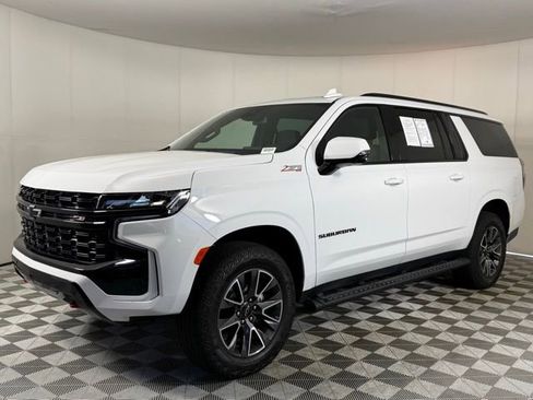 Used 2024 Chevrolet Suburban Z71 w/ Luxury Package image 2