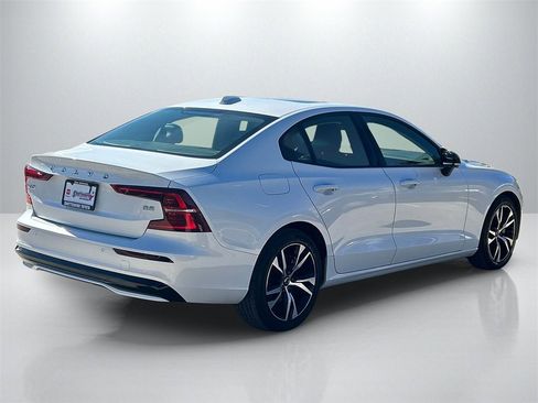 Used 2024 Volvo S60 B5 Core image 5