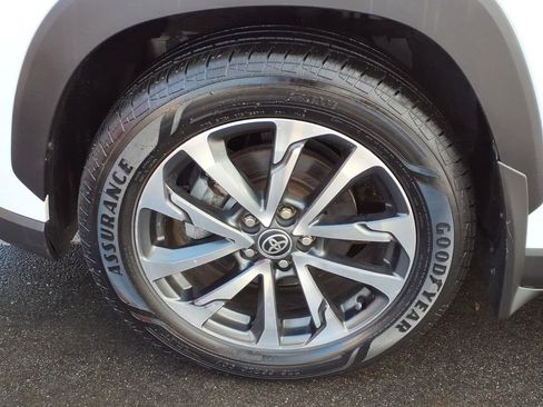 Used 2022 Toyota Corolla Cross XLE w/ Convenience Package image 7