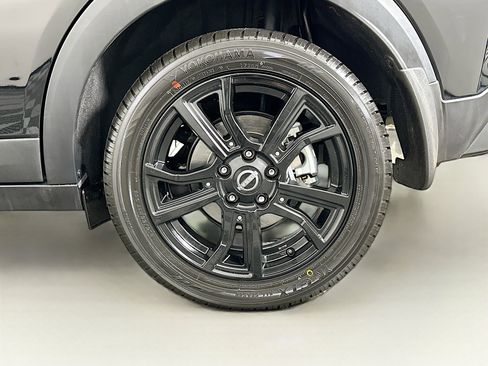 Used 2023 Nissan Kicks SR image 11