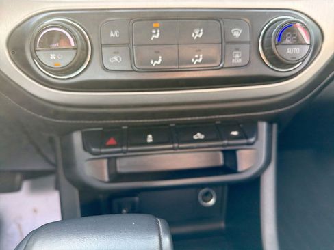 Used 2019 GMC Canyon SLE image 26