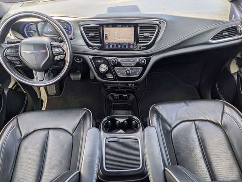 Used 2020 Chrysler Pacifica Limited w/ Advanced Safetytec Group FWD image 14