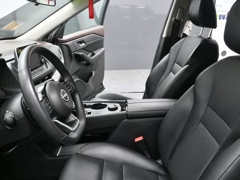 Used 2023 Nissan Rogue SV w/ SV Premium B Package AWD/4WD image 18