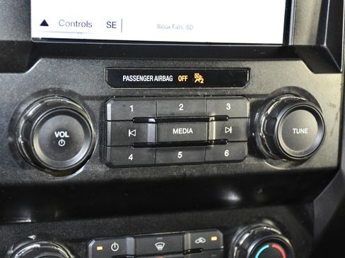 Used 2019 Ford F150 XLT w/ Equipment Group 302A Luxury AWD/4WD image 34