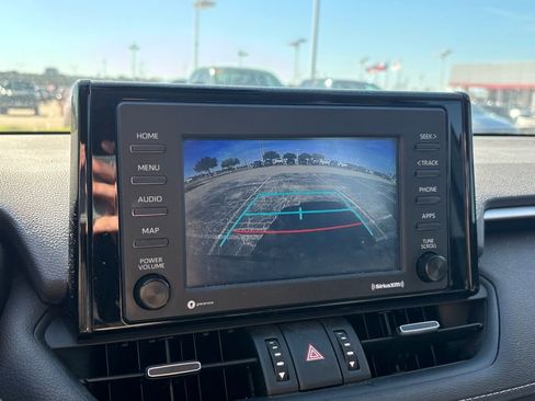 Used 2022 Toyota RAV4 XLE Premium image 10