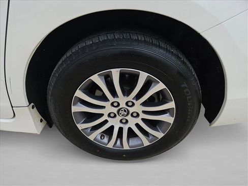 Used 2018 Toyota Sienna XLE FWD image 9