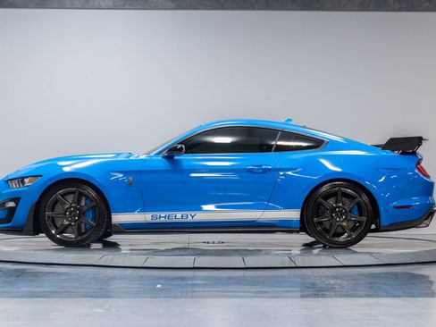 Used 2022 Ford Mustang Shelby GT500 w/ Carbon Fiber Track Pack RWD image 47