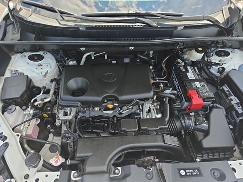 Used 2021 Toyota RAV4 XLE w/ Convenience Package FWD image 31