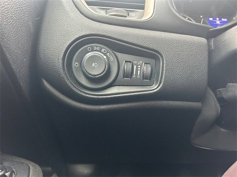 Used 2016 Jeep Renegade Latitude image 25