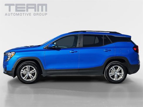 Used 2024 GMC Terrain SLE w/ Driver Convenience Package image 4