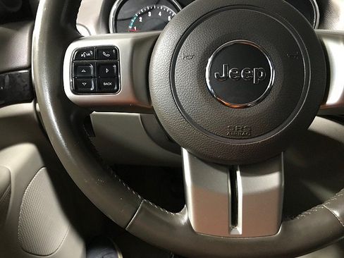 Used 2011 Jeep Grand Cherokee Laredo w/ Security & Convenience Group AWD/4WD image 24