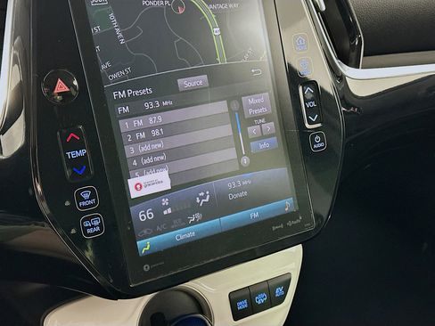 Used 2018 Toyota Prius Prime Premium image 19