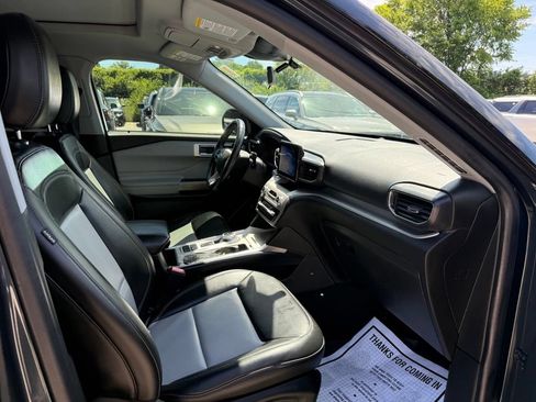 Used 2022 Ford Explorer XLT w/ Equipment Group 202A RWD image 24