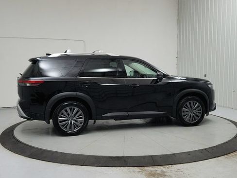 Used 2025 Nissan Pathfinder SL w/ SL Premium Package FWD image 8
